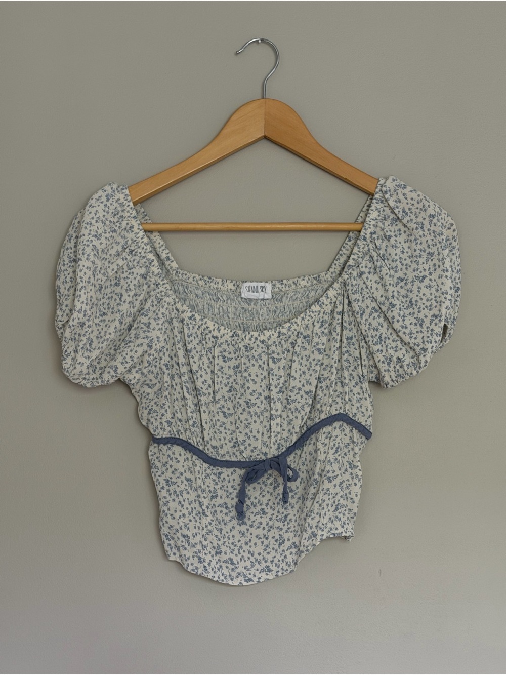 Sienna Sky Cream and Blue Floral Puff-Sleeve Crop Top